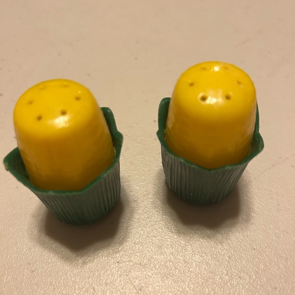 Vintage corn salt and pepper shakers 2” - Picture 2 of 8